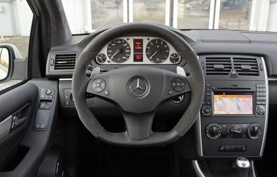  Mercedes-Benz B55 AMG Concept 2010 года  (фото 23 из 46)